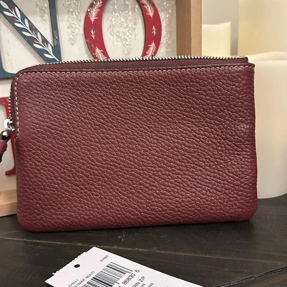 NWT COACH WRISTLET POUCH PEBBLED LEATHER ZIP BLACK BURGUNDY TAN - Picture 4 of 5